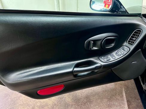 Used 2004 Chevrolet Corvette Convertible w/ Preferred Equipment Group image 18