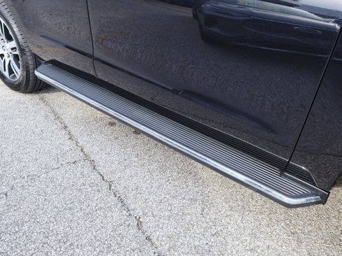 Used 2022 Ford Expedition Limited image 11