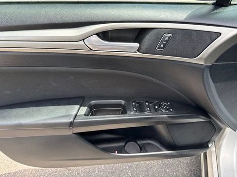 Used 2019 Ford Fusion SE FWD image 7
