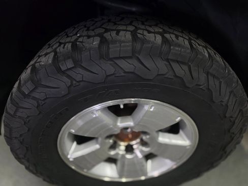 Used 2018 Toyota Tacoma SR5 image 13