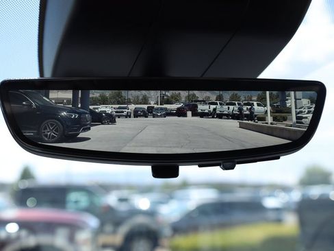 Used 2024 GMC Yukon Denali w/ Advanced Technology Package AWD/4WD image 17