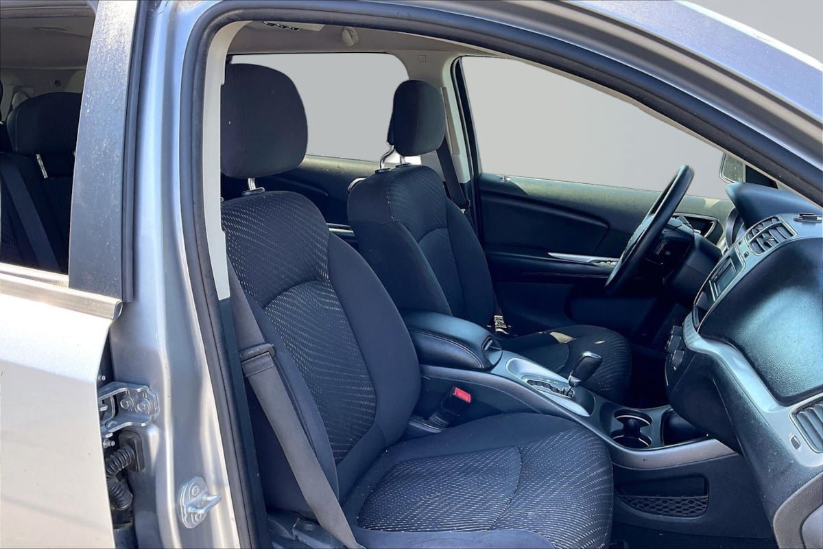 Used 2017 Dodge Journey SXT FWD image 7