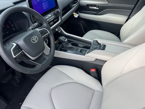New 2026 Toyota Grand Highlander XLE image 12