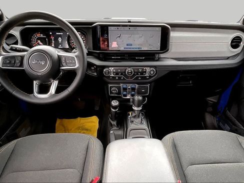 Used 2024 Jeep Wrangler Unlimited Sahara AWD/4WD image 15