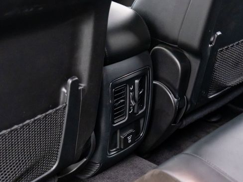 Used 2019 Jeep Grand Cherokee Altitude image 19