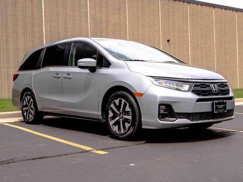 Used 2025 Honda Odyssey EX-L image 2