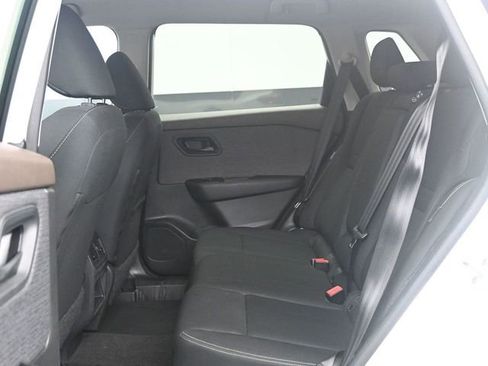 Used 2023 Nissan Rogue S image 5