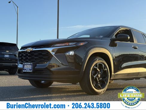 Used 2025 Chevrolet Trax LS w/ LS Convenience Package image 40