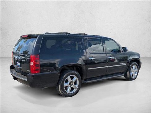 Used 2010 Chevrolet Suburban LTZ RWD image 5