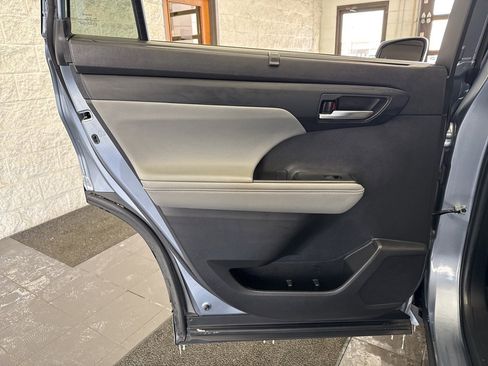 Certified 2024 Toyota Highlander XLE image 45