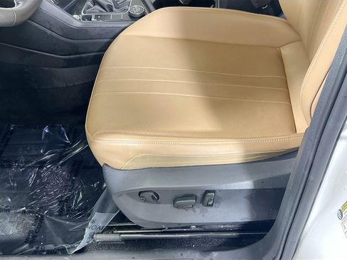 Used 2022 Volkswagen Tiguan SE image 18