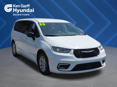 Used 2024 Chrysler Pacifica Touring-L