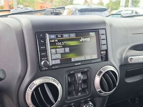 Used 2016 Jeep Wrangler Unlimited Sahara w/ Connectivity Group AWD/4WD image 22