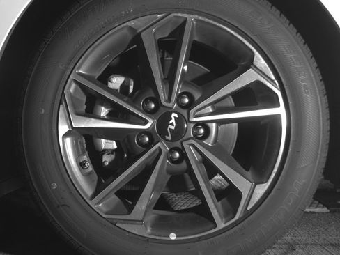 Used 2024 Kia Forte LXS FWD image 17