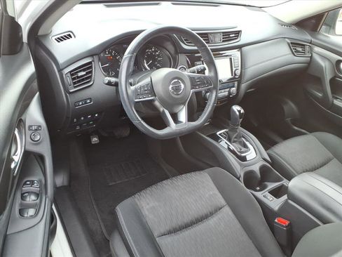 Used 2019 Nissan Rogue SV image 6