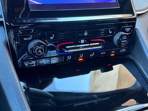 Used 2024 Jeep Grand Cherokee L Laredo image 20