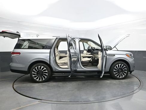 Used 2023 Lincoln Navigator L Black Label image 46