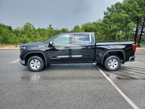 New 2026 GMC Sierra 1500 SLE image 2