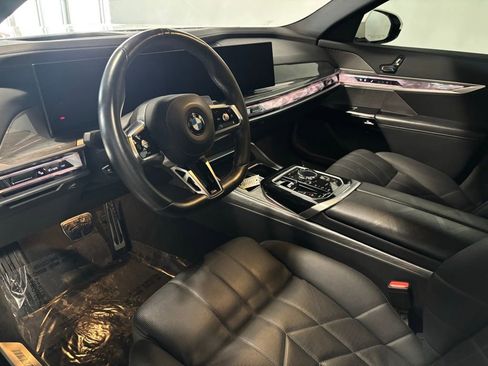 Used 2025 BMW 740i xDrive image 10