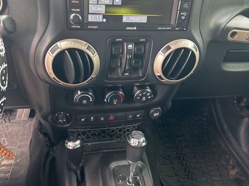 Used 2016 Jeep Wrangler Unlimited Sahara AWD/4WD image 5