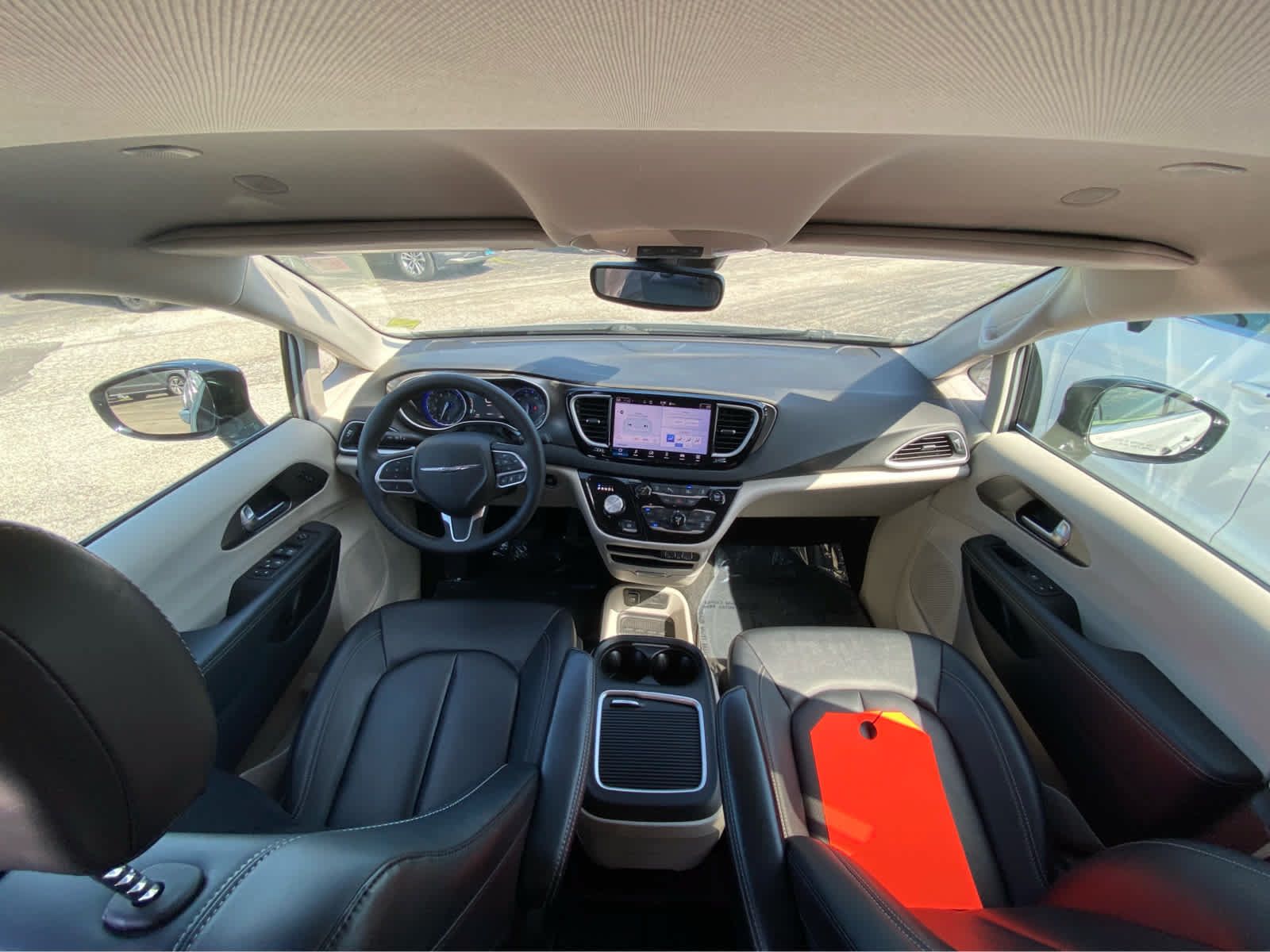 Used 2024 Chrysler Pacifica Touring-L FWD image 22