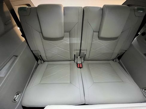 Certified 2025 Volkswagen Atlas SE image 26