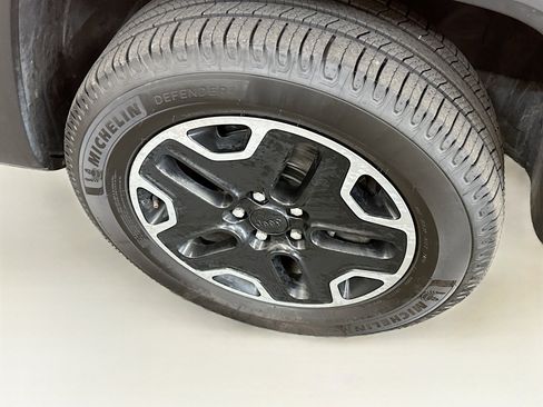 Used 2016 Jeep Renegade Trailhawk image 11