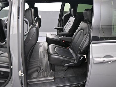 Used 2023 Chrysler Pacifica Touring-L w/ S Appearance Package FWD image 42
