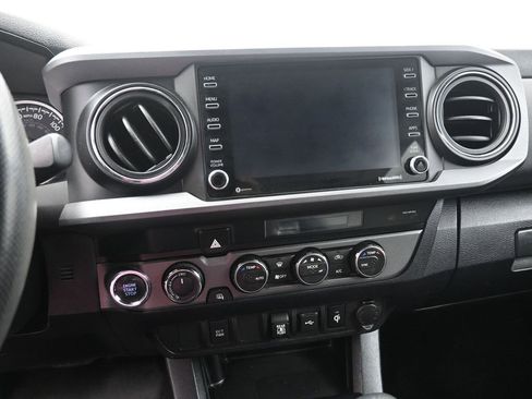 Used 2021 Toyota Tacoma TRD Sport image 3