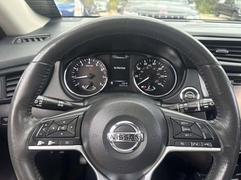 Used 2017 Nissan Rogue SV image 31