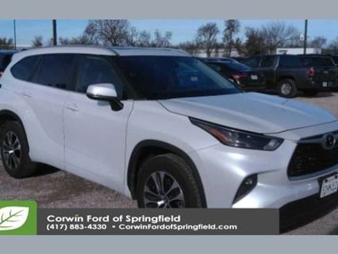 Used 2023 Toyota Highlander XLE image 1