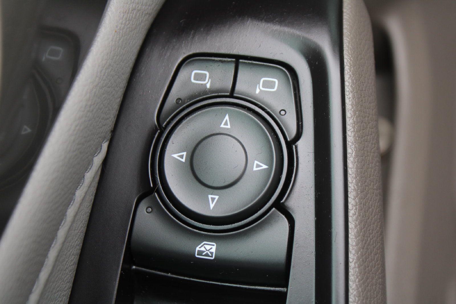 Used 2020 Chevrolet Traverse LT FWD image 21