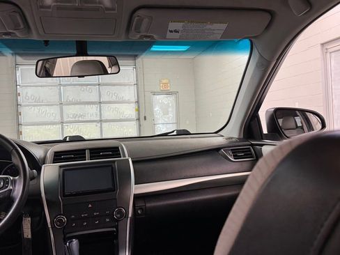 Used 2016 Toyota Camry SE image 19