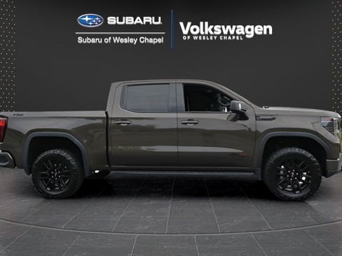 Used 2023 GMC Sierra 1500 AT4 w/ Technology Package AWD/4WD image 10