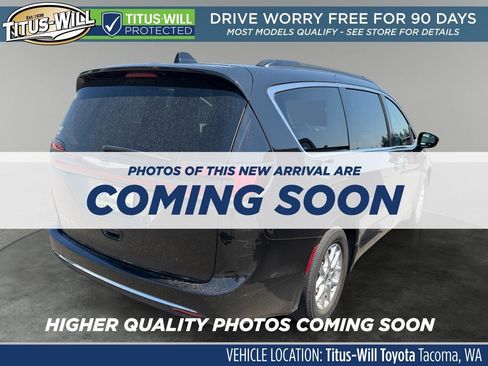 Used 2022 Chrysler Pacifica Touring-L FWD image 4