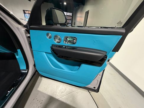 Used 2023 Rolls-Royce Cullinan w/ Cullinan Package image 57