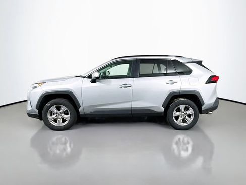 Used 2025 Toyota RAV4 XLE AWD/4WD image 3