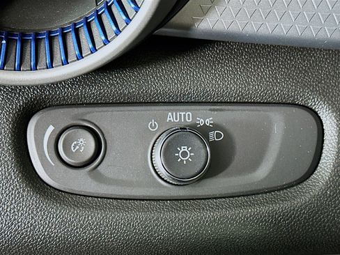 Used 2025 Chevrolet Trax LS image 17