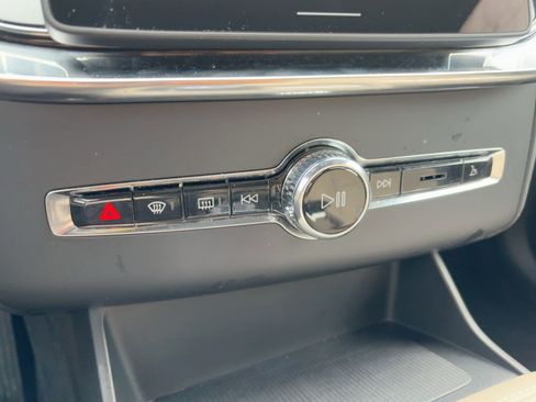 Certified 2025 Volvo XC90 B5 Plus image 17