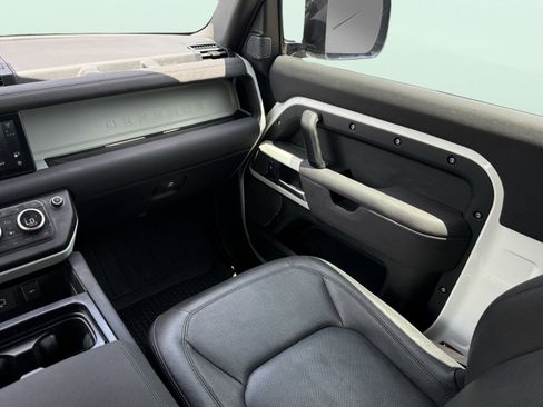 Used 2023 Land Rover Defender 90 S image 48