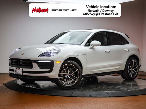 Certified 2025 Porsche Macan AWD/4WD image 1