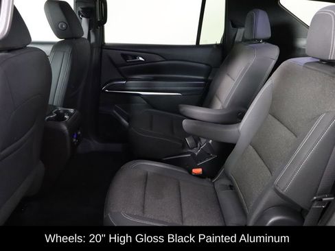 Used 2025 Chevrolet Traverse LT w/ Midnight/Sport Edition image 16