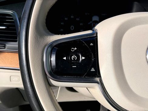 Used 2021 Volvo XC90 T5 Momentum w/ Protection Package Premier image 19