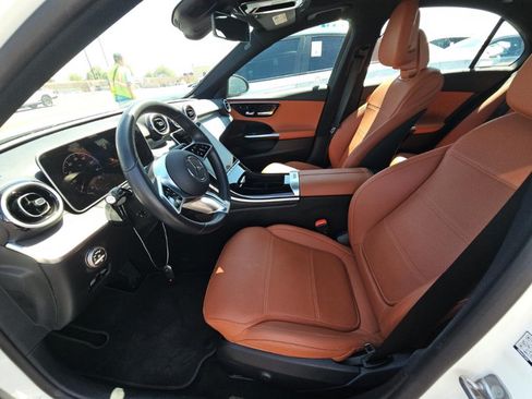 Used 2025 Mercedes-Benz C 300 Sedan image 4
