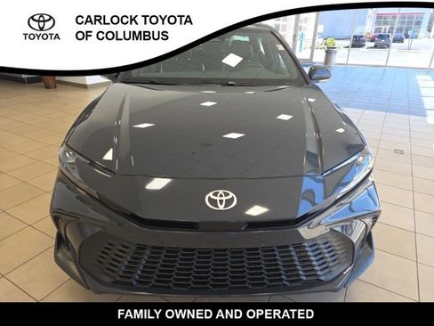 Used 2026 Toyota Camry SE image 4
