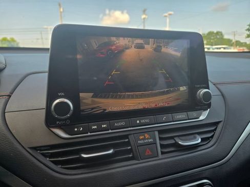 Used 2022 Nissan Altima 2.5 SR FWD image 12
