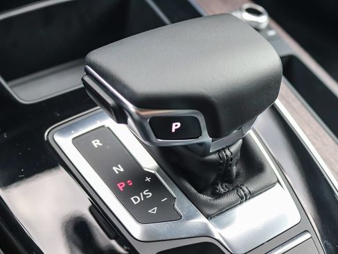 Certified 2025 Audi Q5 e Premium Plus w/ Premium Plus Package AWD/4WD image 24
