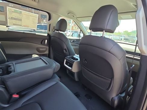 New 2026 Kia Carnival EX FWD image 18