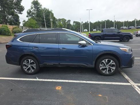 Used 2022 Subaru Outback Touring AWD/4WD image 4