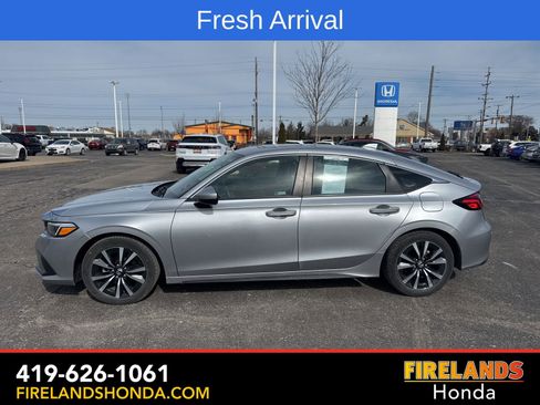 Used 2024 Honda Civic EX-L image 1